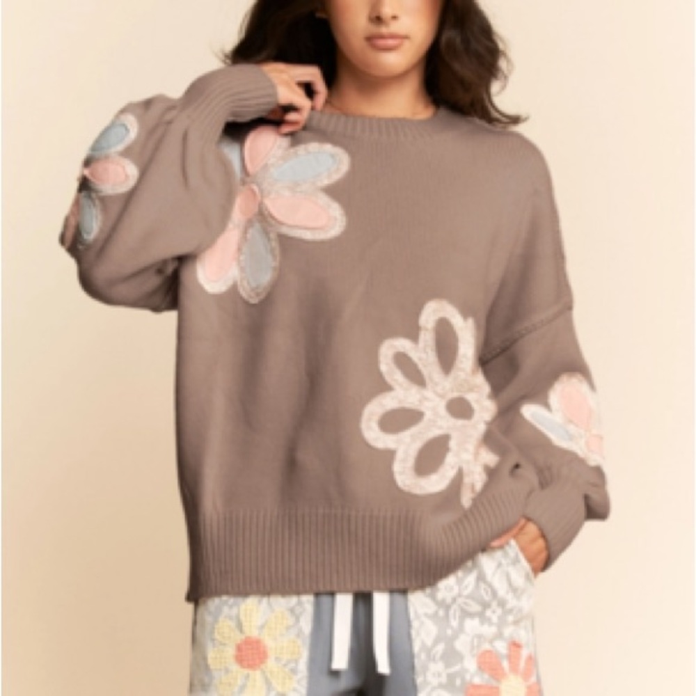 DAVI & DANI Floral Appliqué Brown Sweater